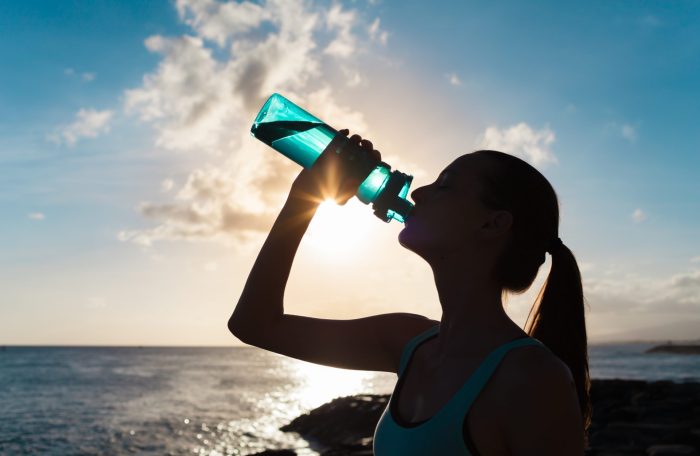 How to balance water and sports drinks for adequate hydration